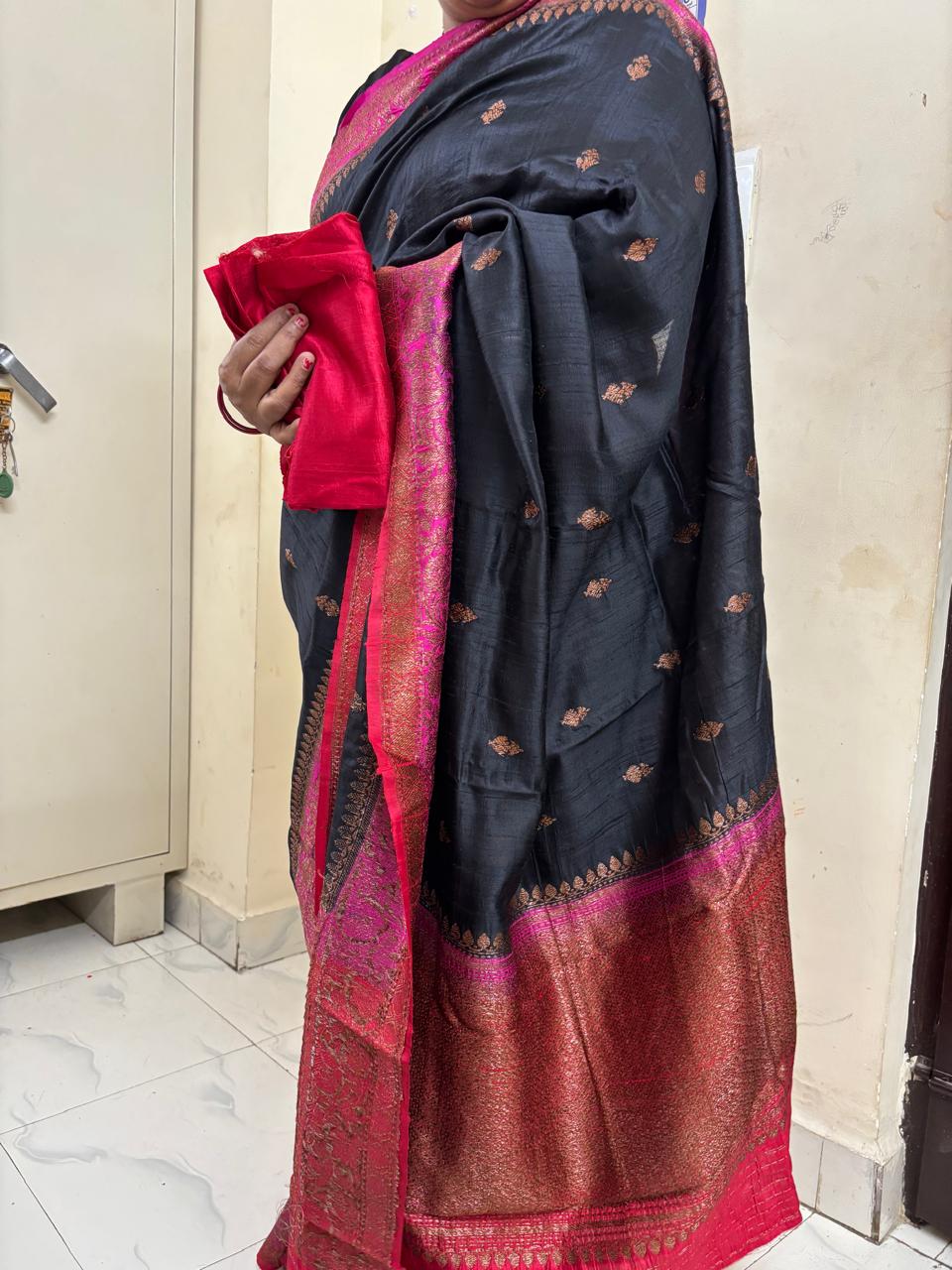 Pure raw  silk Benarsi dual tone  Black and Redsaree