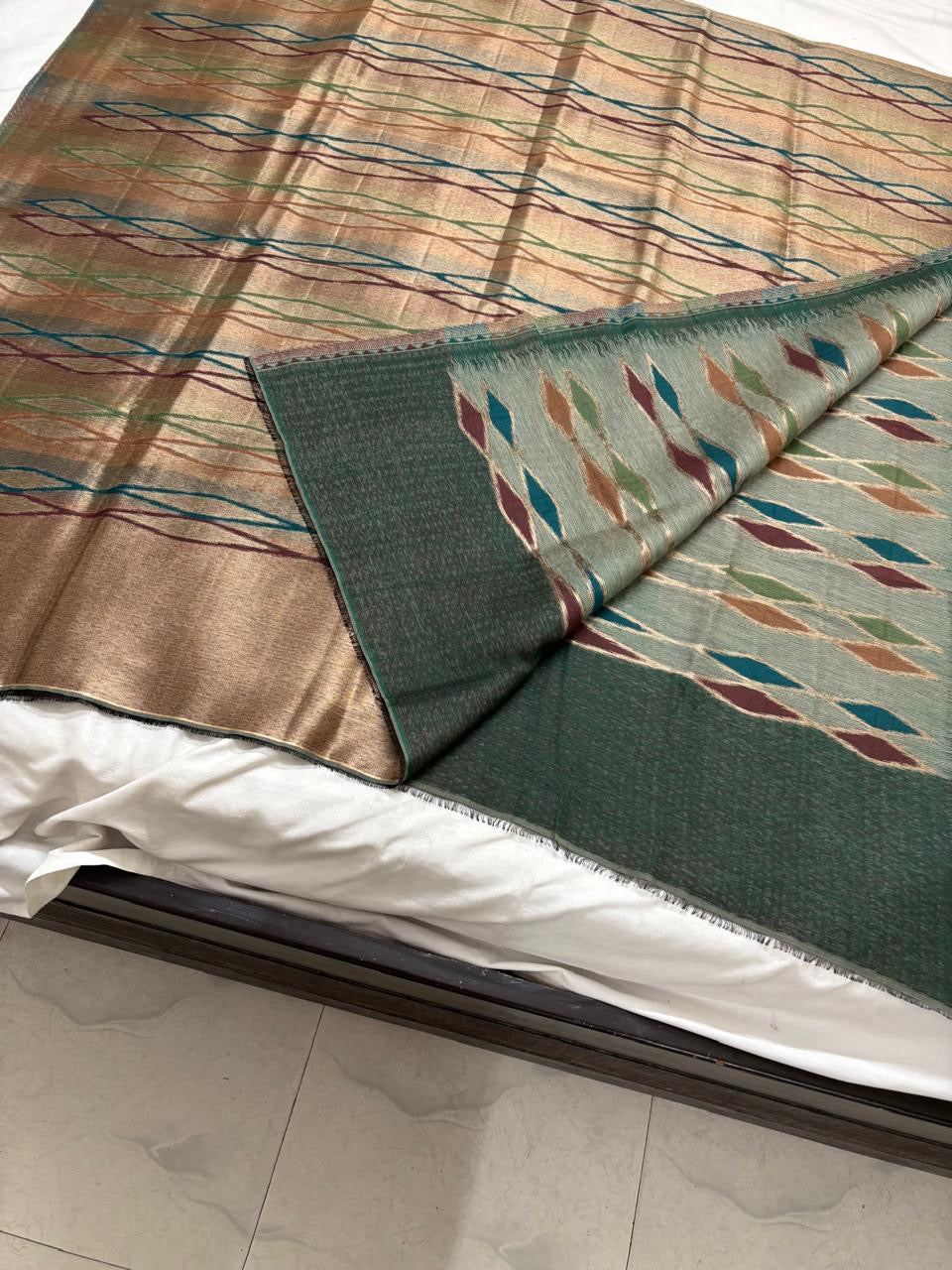 Woollen Shawl With Reversible Kaani Zari Ekat